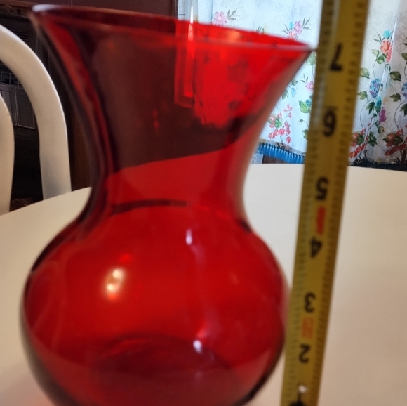 ROYAL RUBY Vintage RED GLASS VASE 7" Tall - Picture 4 of 9